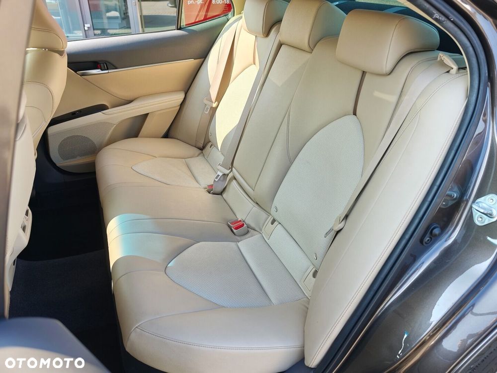 Toyota Camry 2.5 Hybrid Executive CVT - 14