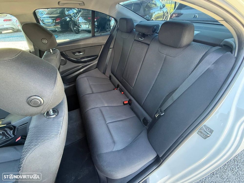 BMW 320 d EfficientDynamics Line Sport - 40