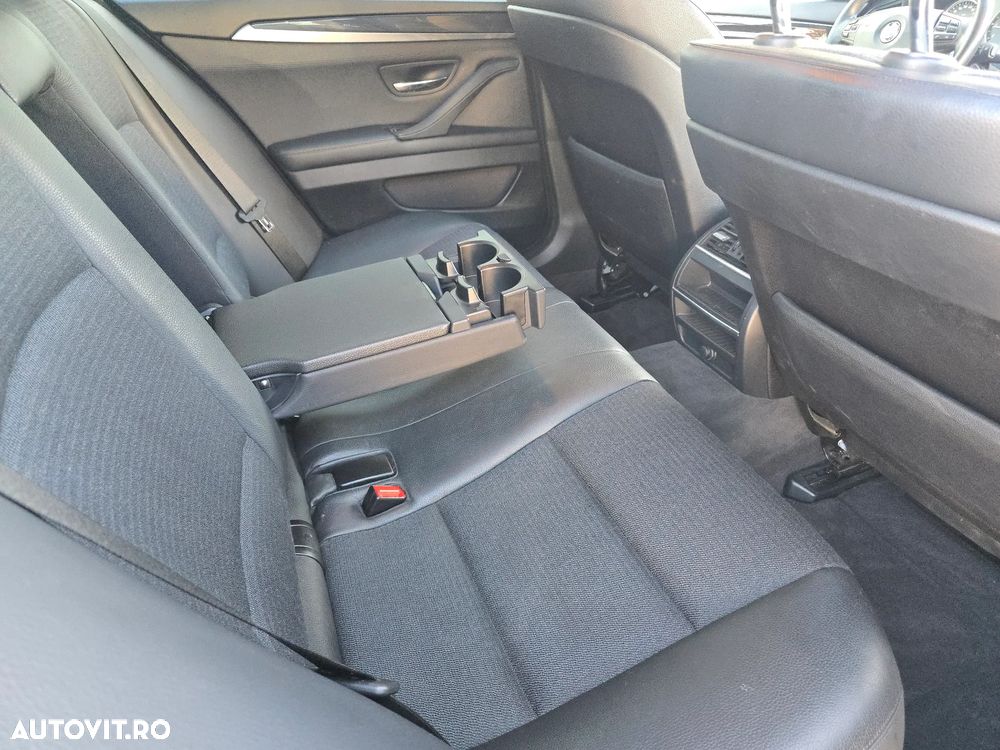 BMW Seria 5 520d Luxury Line - 9