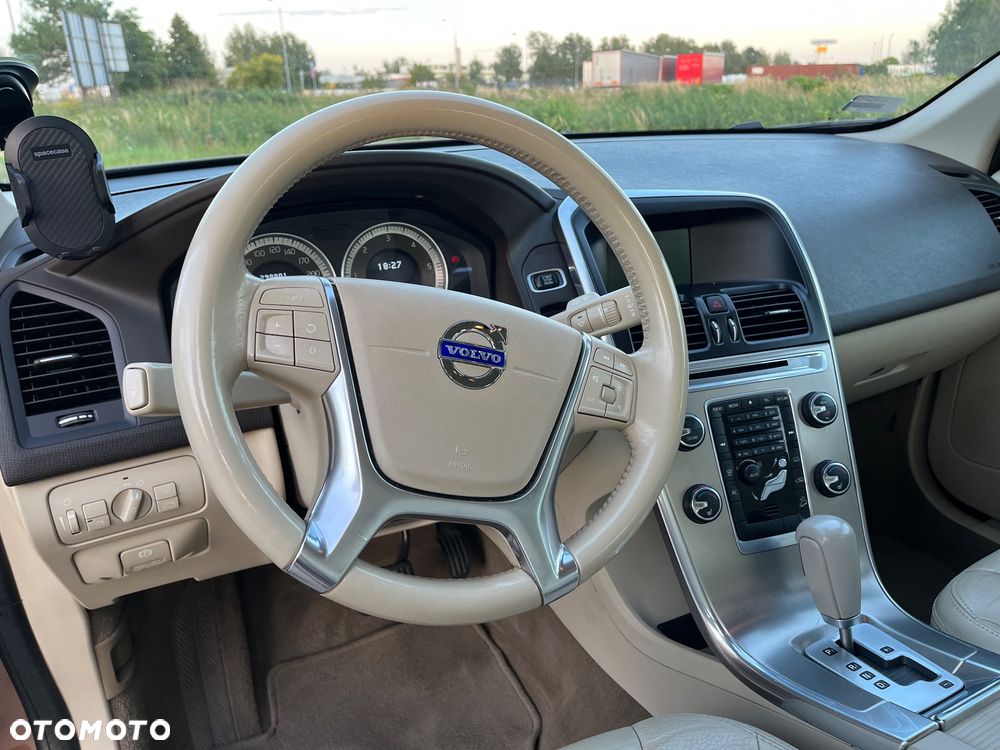 Volvo XC 60 D5 AWD Momentum - 4