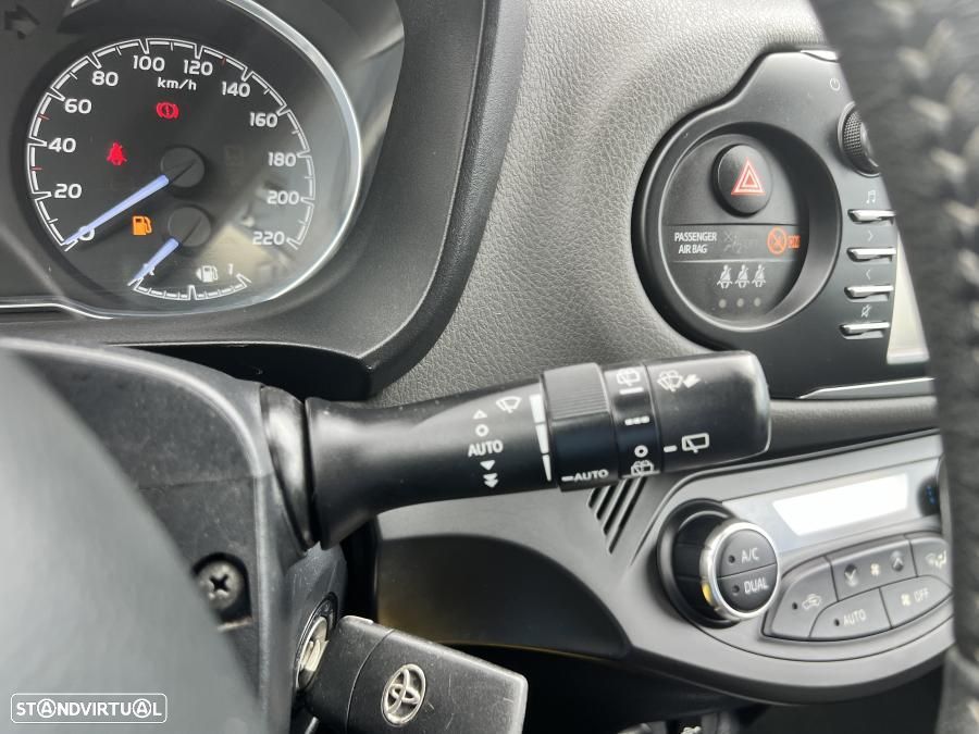 Toyota Yaris 1.5 HSD Exclusive - 32