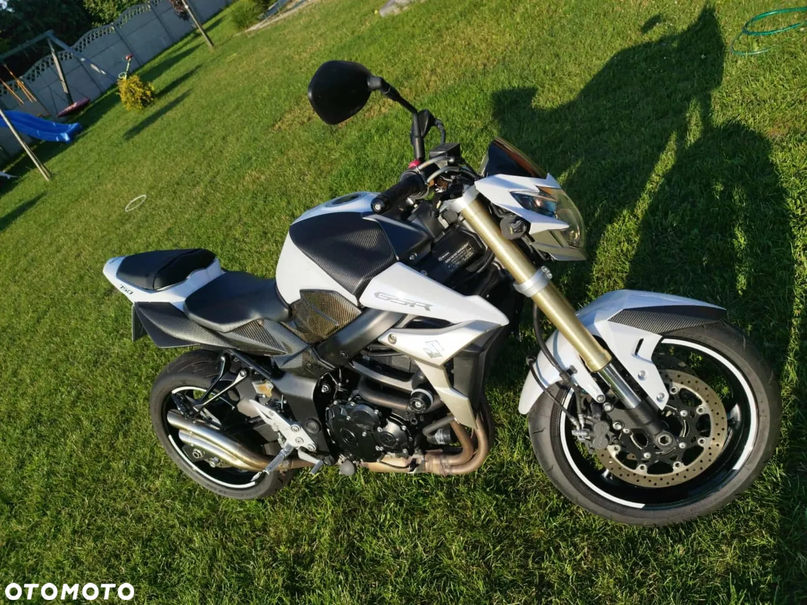 Suzuki GSR - 6