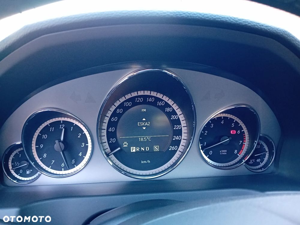 Mercedes-Benz Klasa E 350 CGI Coupe BlueEFFICIENCY 7G-TRONIC Elegance - 23