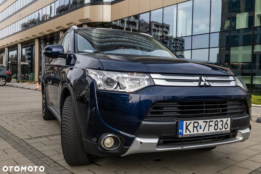 Mitsubishi Outlander 2.0 Instyle Navi 4WD CVT - 2