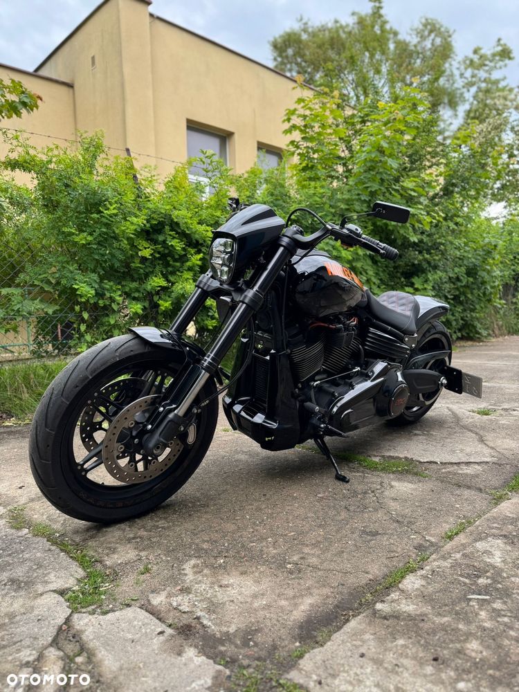 Harley-Davidson Softail FXDR - 4