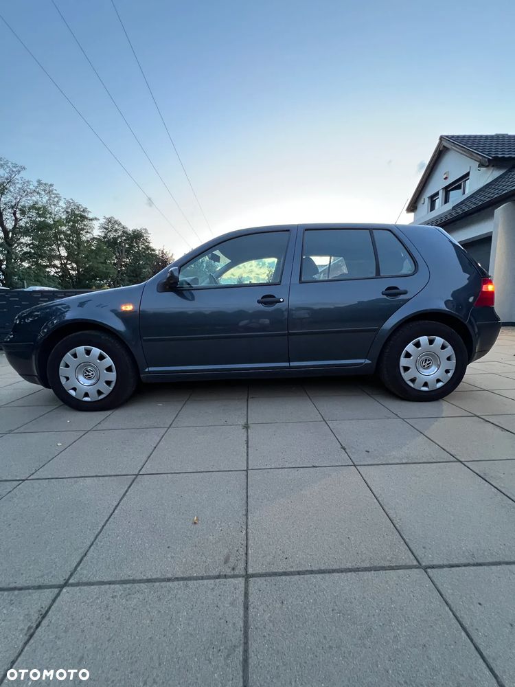 Volkswagen Golf - 2
