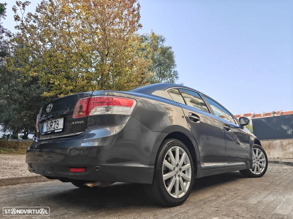 Toyota Avensis SD 2.2 D-4D Luxury +GPS+Pele - 9