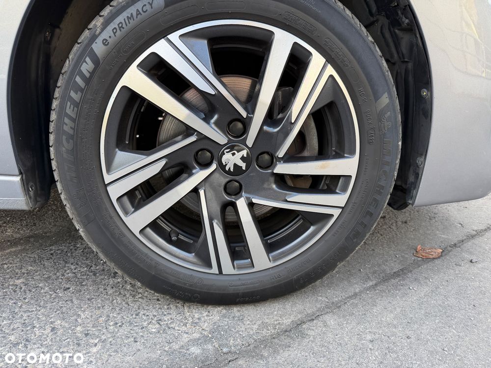 Peugeot 208 PureTech 100 Style - 37