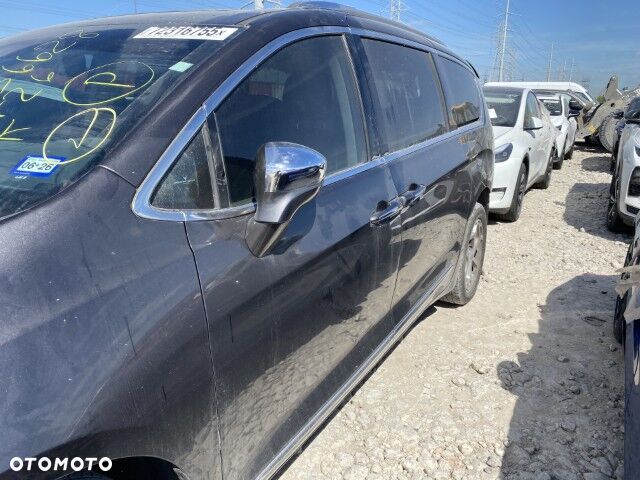 Chrysler Pacifica - 12