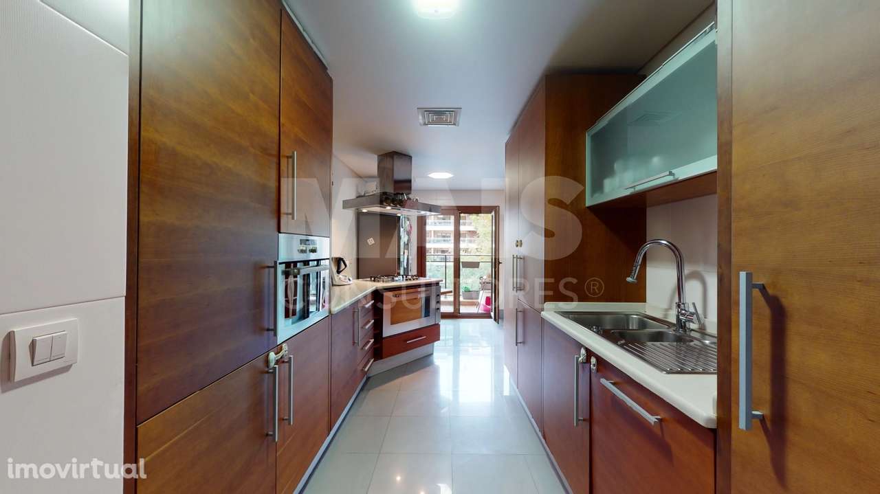 Apartamento T3 nos Terraços da Ponte com 2 Varandas e Box de 60m2 - Grande imagem: 2/41