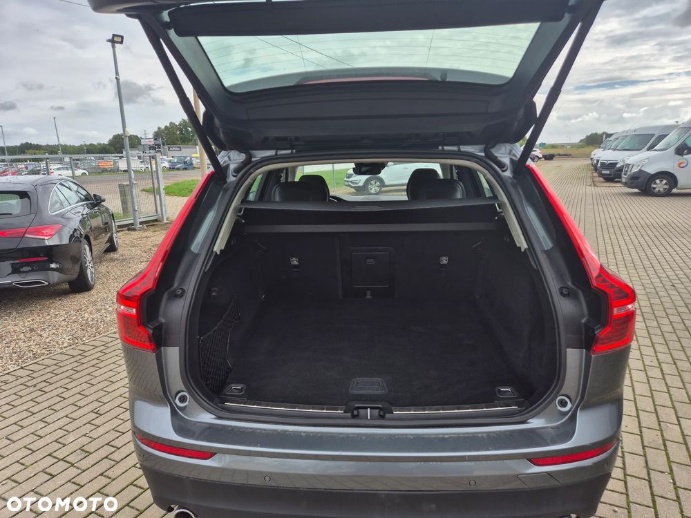 Volvo XC 60 B4 D AWD Geartronic Momentum Pro - 19