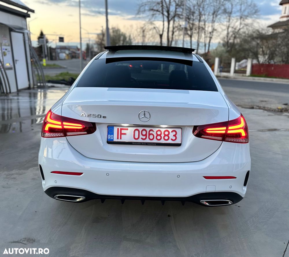 Mercedes-Benz A 250 e Sedan 8G-DCT AMG Line - 8