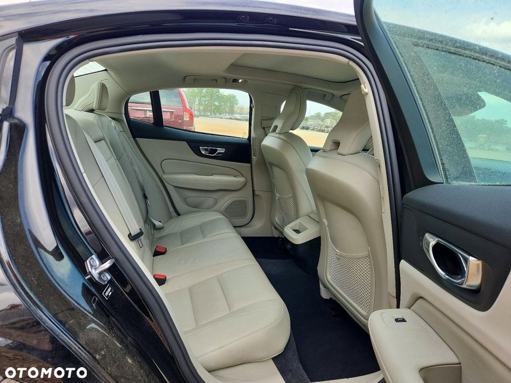 Volvo S60 T5 AWD Momentum Pro - 10