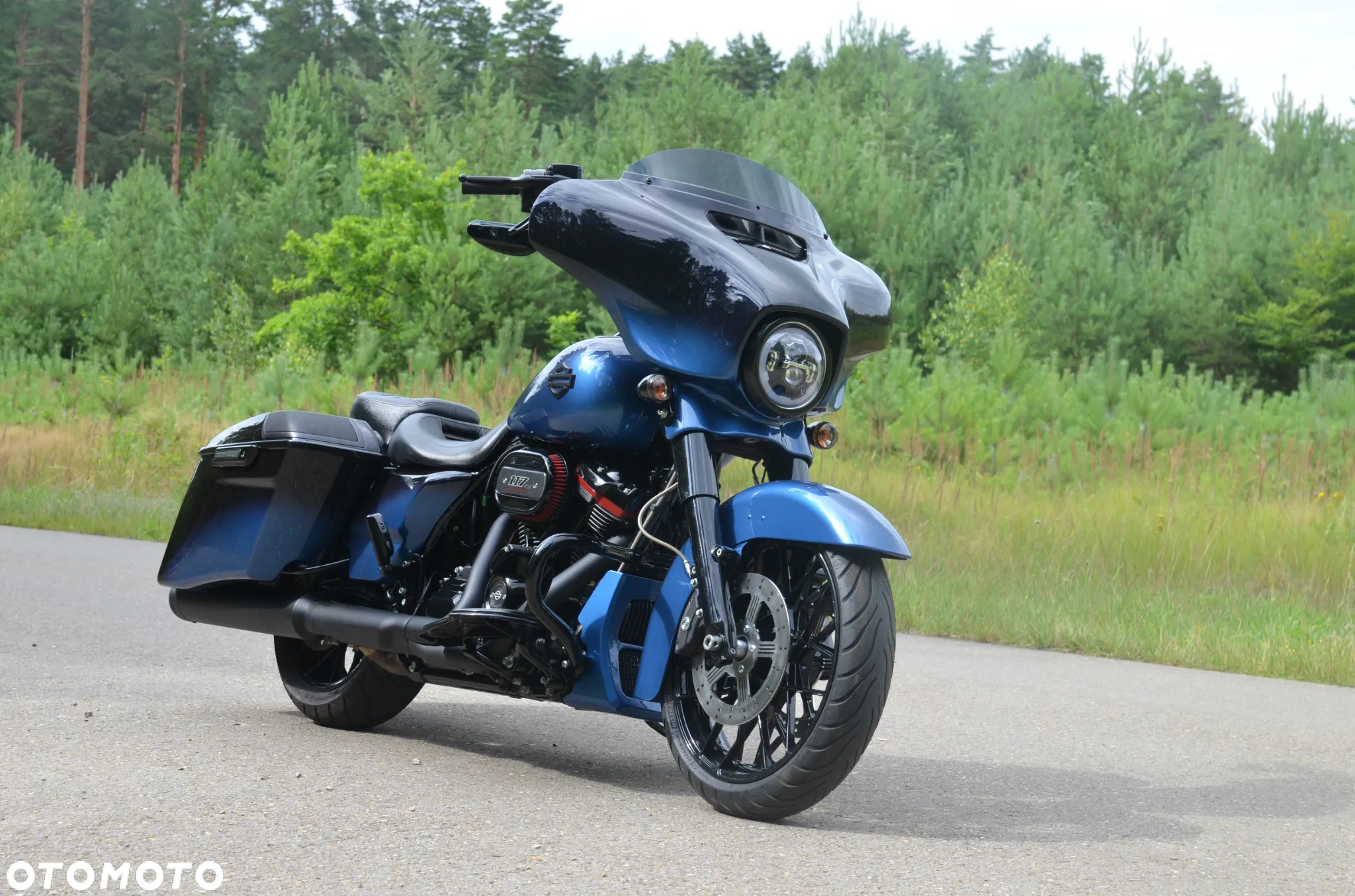 Harley-Davidson CVO Street Glide - 12