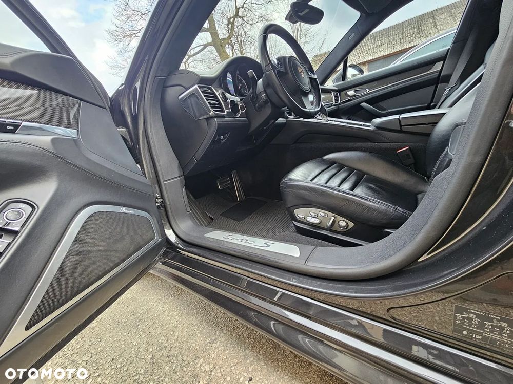 Porsche Panamera Turbo S - 33
