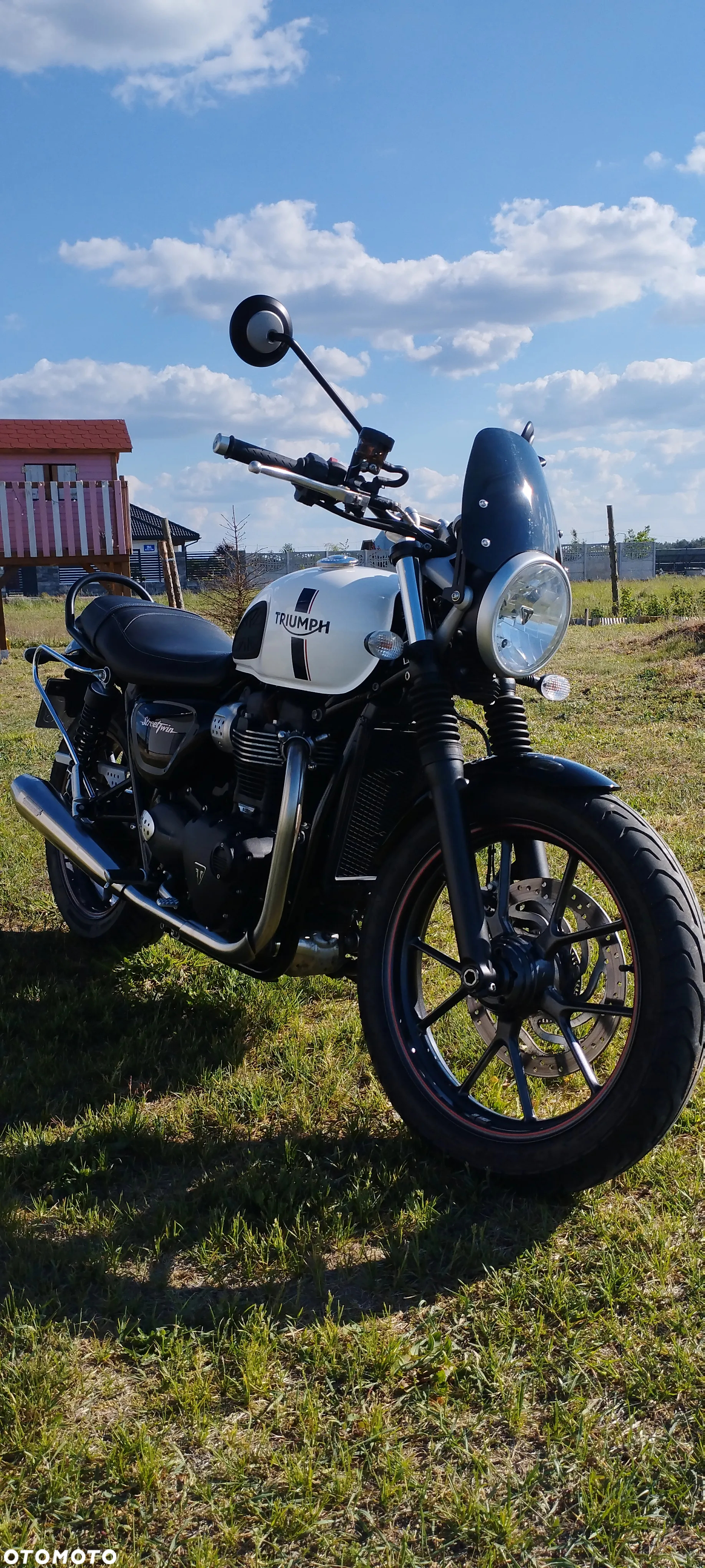 Triumph Street Twin - 3