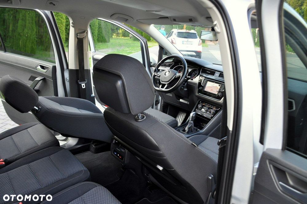 Volkswagen Touran - 24
