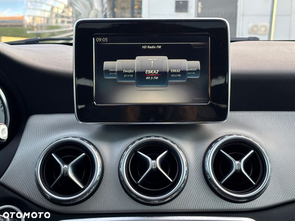 Mercedes-Benz GLA 250 4Matic 7G-DCT UrbanStyle Edition - 33