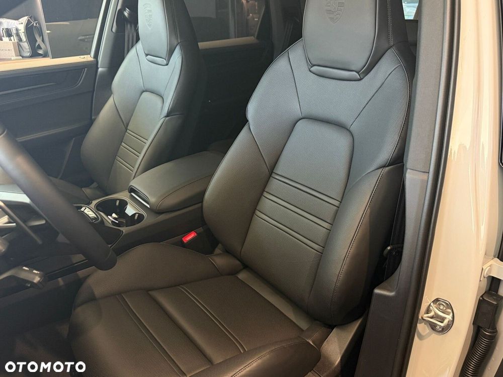 Porsche Cayenne - 12