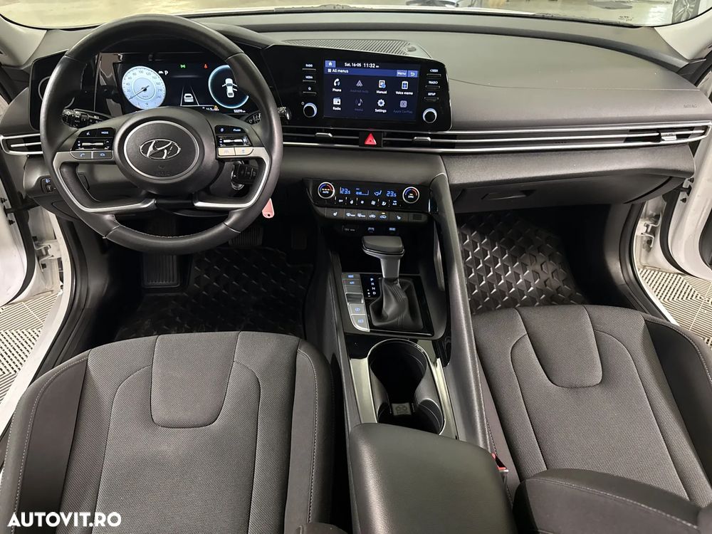 Hyundai Elantra - 10