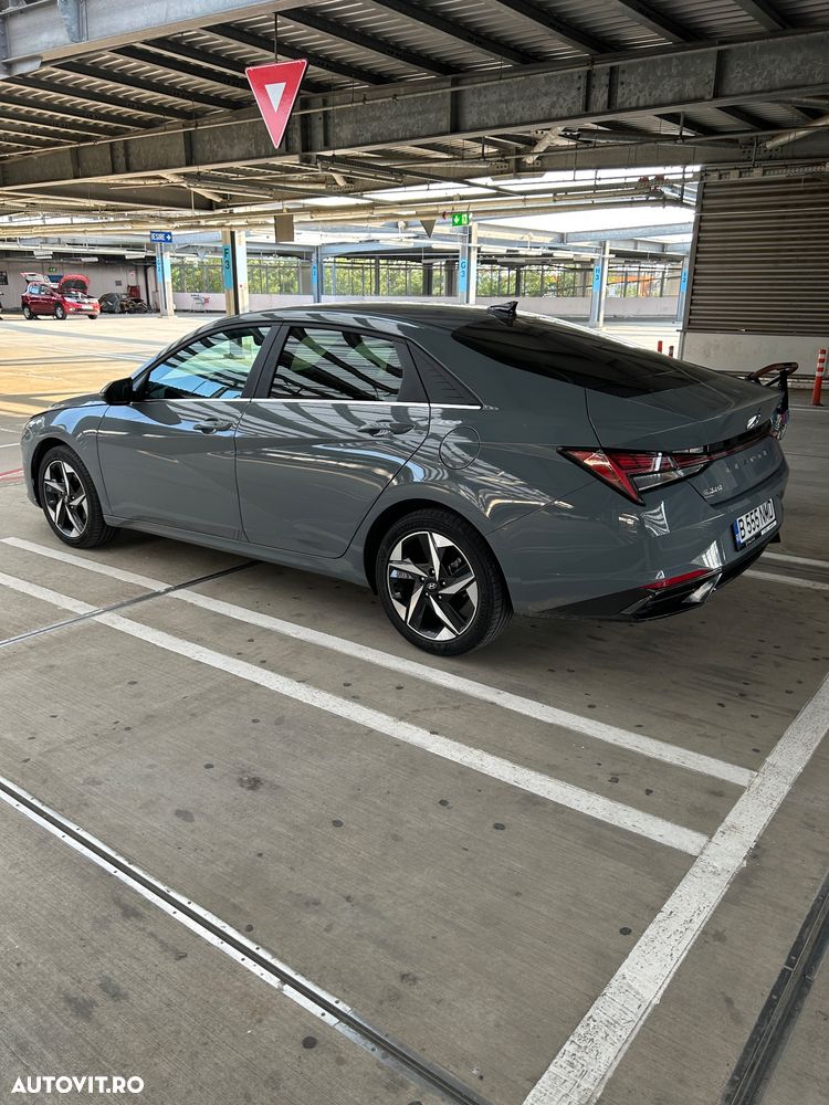 Hyundai Elantra 1.6 l 123 CP CVT Exclusive - 12