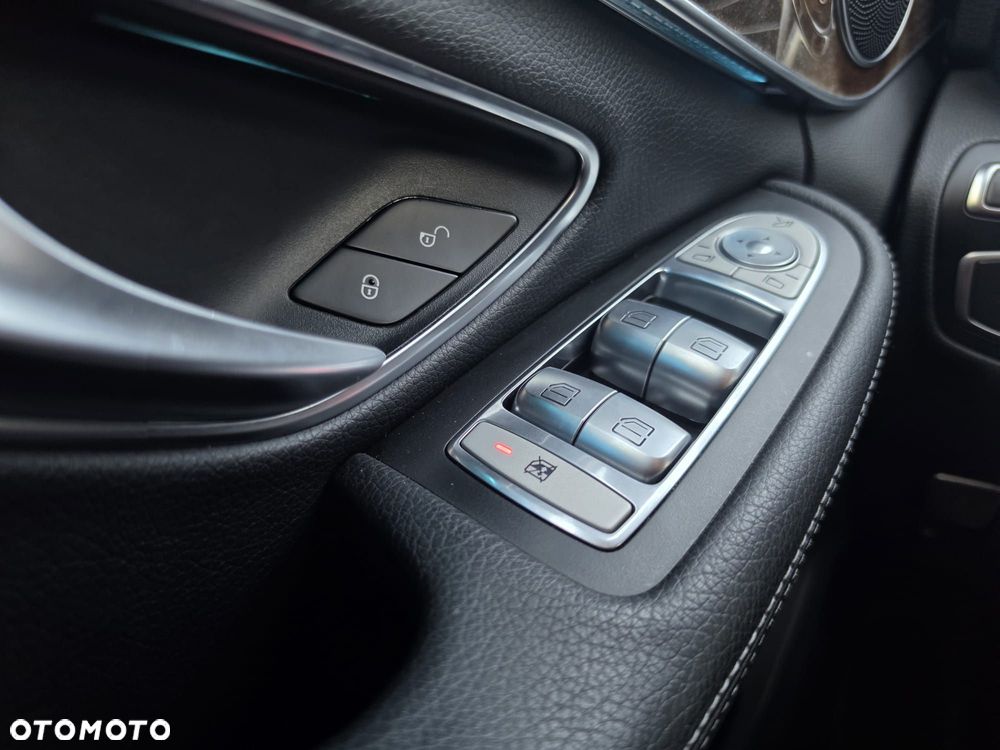 Mercedes-Benz Klasa C 200 4-Matic 7G-TRONIC - 24