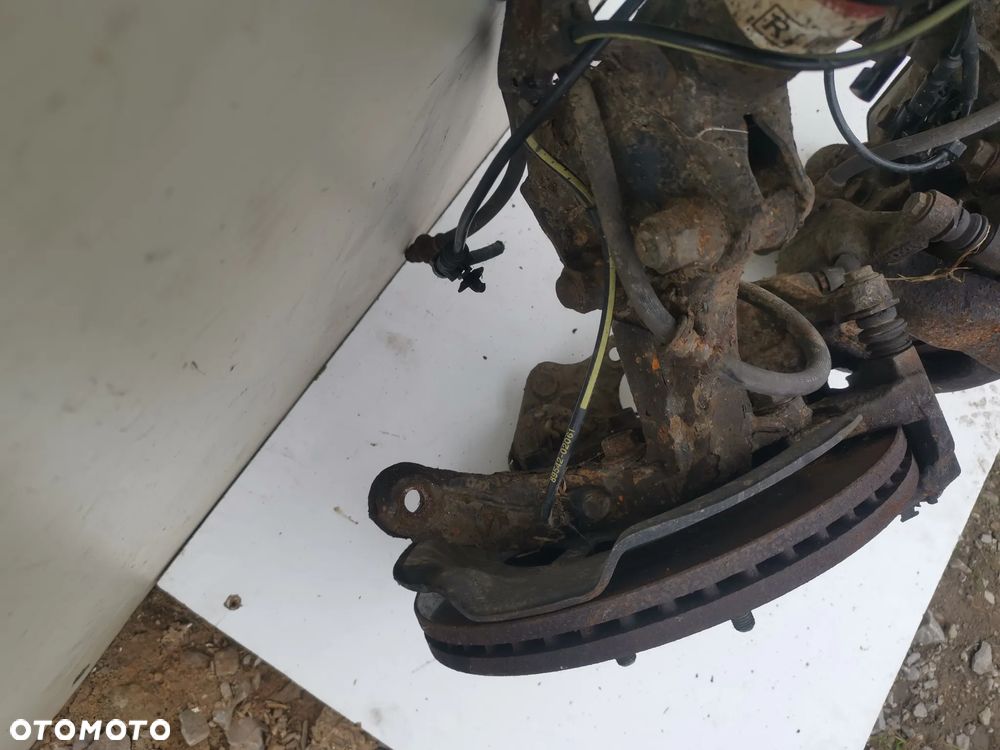 ZWROTNICA PIASTA PRZEDNIA PRAWA LEWA TOYOTA AVENSIS T27 2.0D4D - 1