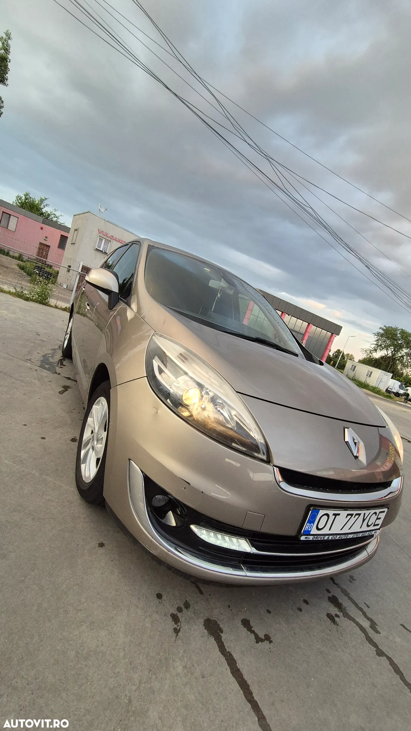 Renault Grand Scenic - 11
