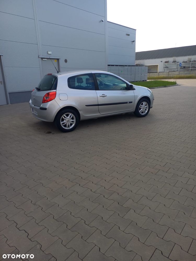 Renault Clio - 9