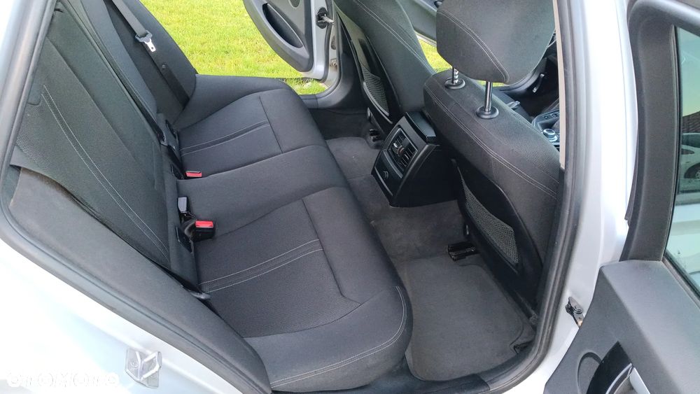BMW Seria 3 325d Sport Line - 10