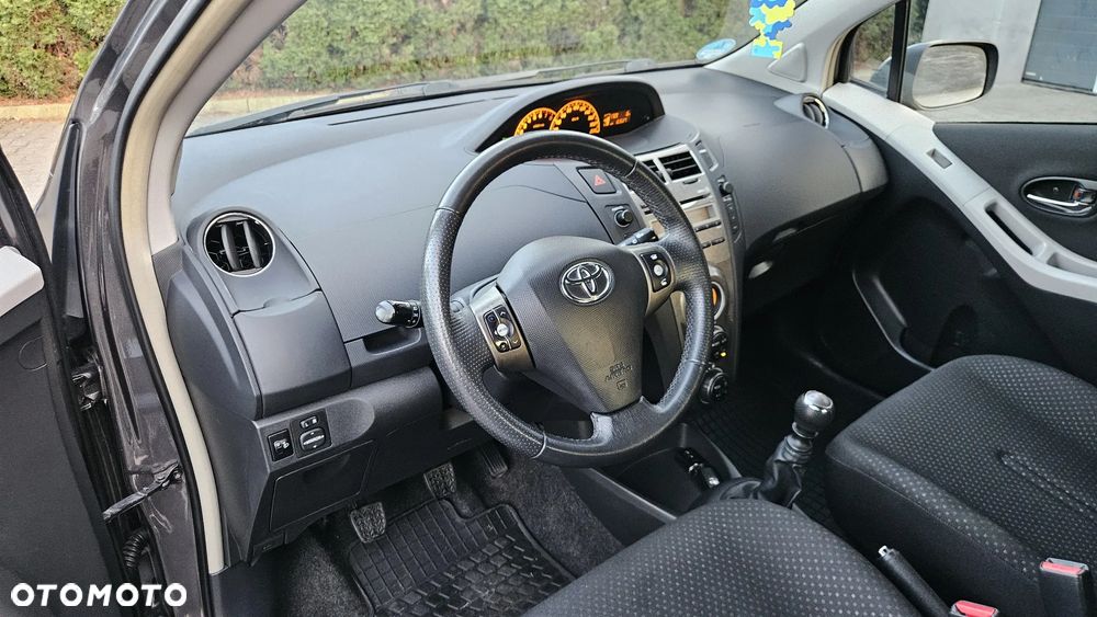 Toyota Yaris 1.33 VVT-i Executive - 12