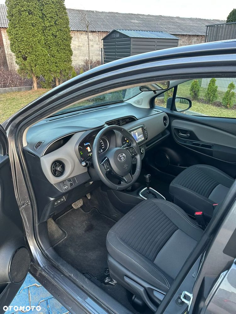 Toyota Yaris Hybrid 100 Premium - 17