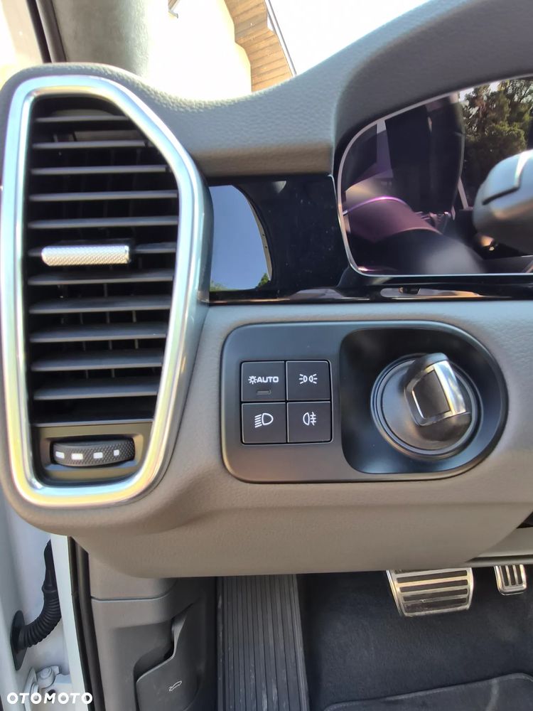 Porsche Cayenne S Platinum Edition - 32