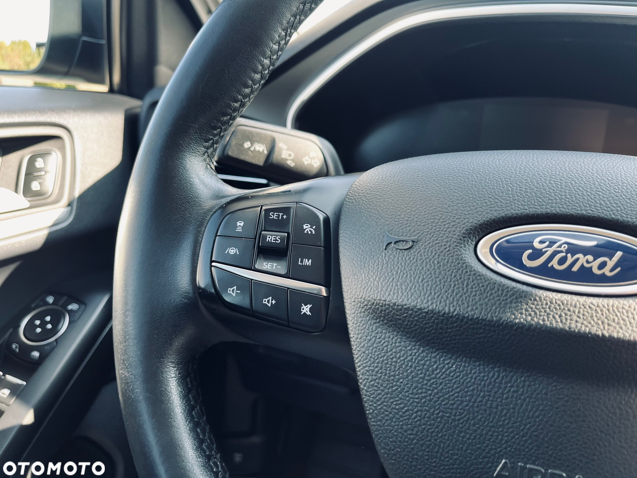 Ford Focus 1.0 EcoBoost Active Business - 27