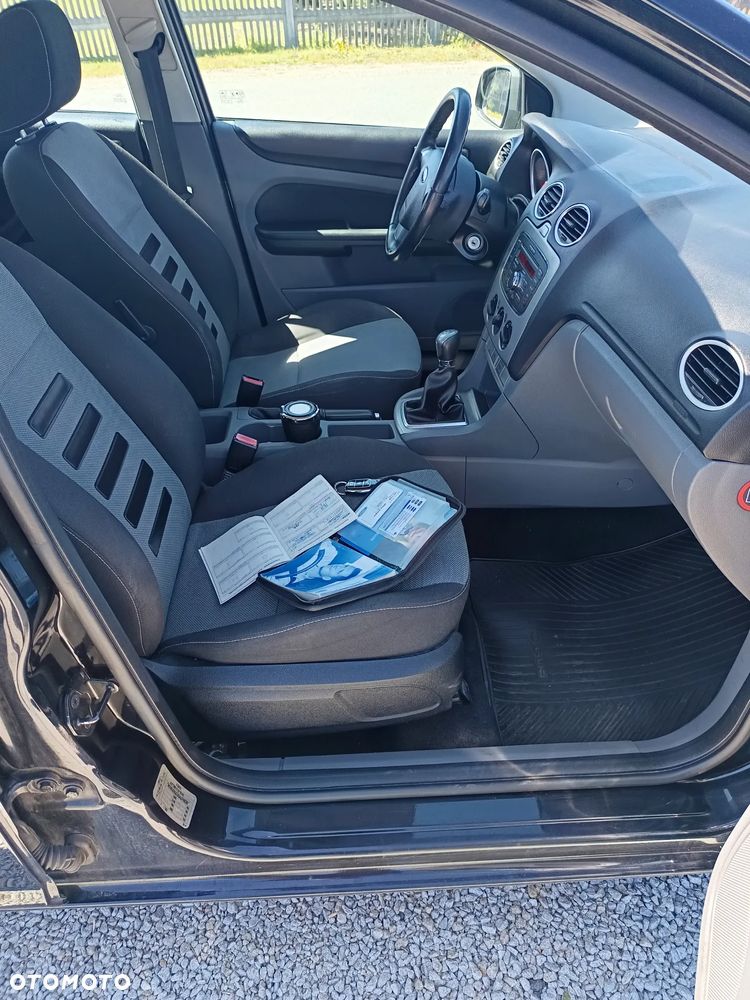 Ford Focus 1.6 TDCi Ambiente DPF - 6