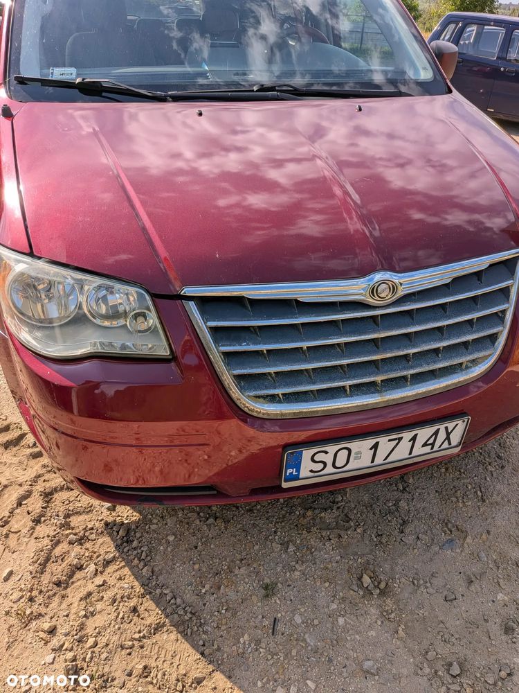 Chrysler Town & Country - 10