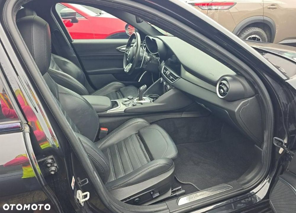 Alfa Romeo Giulia 2.0 Turbo Veloce - 10