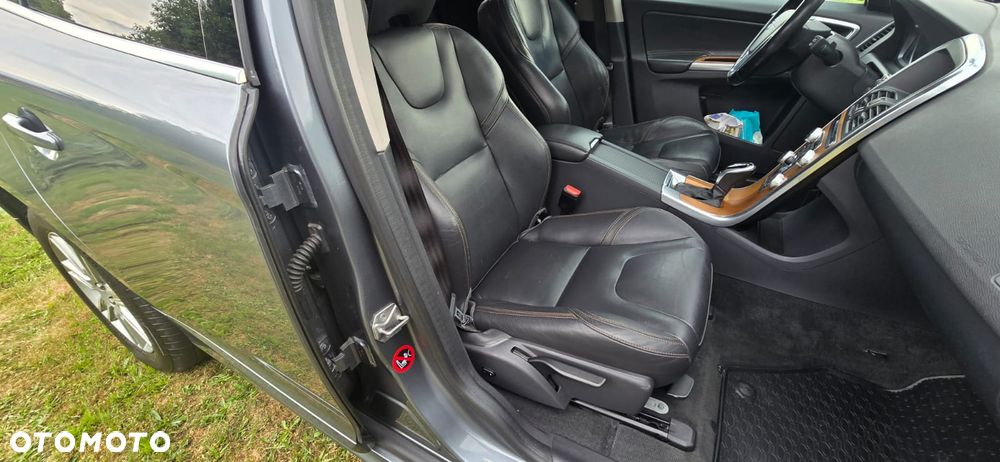 Volvo XC 60 D4 R-Design - 21