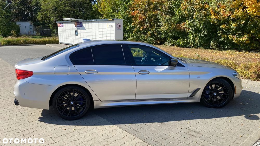 BMW Seria 5 M550i xDrive sport - 11