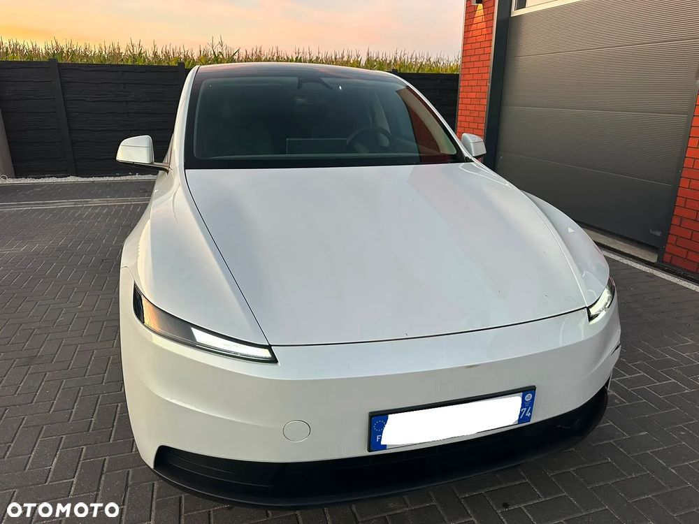 Tesla Model Y Standard - 31