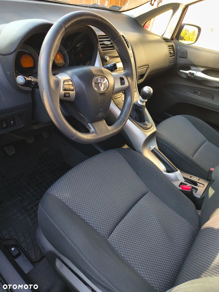 Toyota Auris 1.33 VVT-i - 9