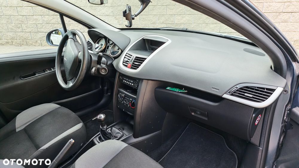 Peugeot 207 1.4 16V Presence - 13