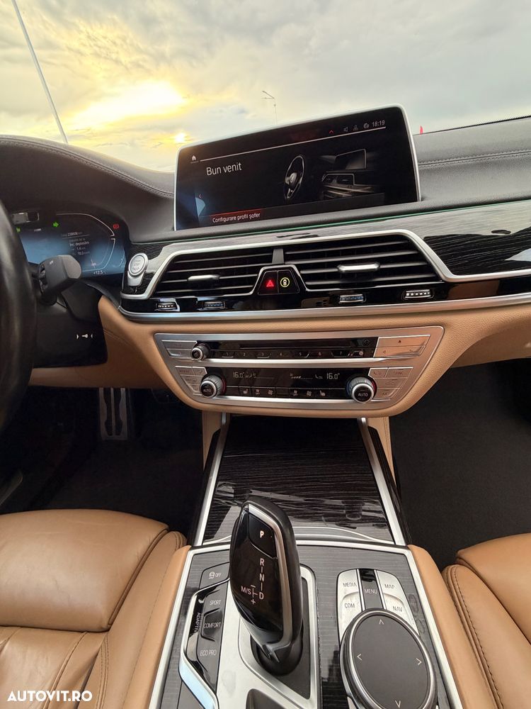 BMW Seria 7 740d xDrive MHEV - 21