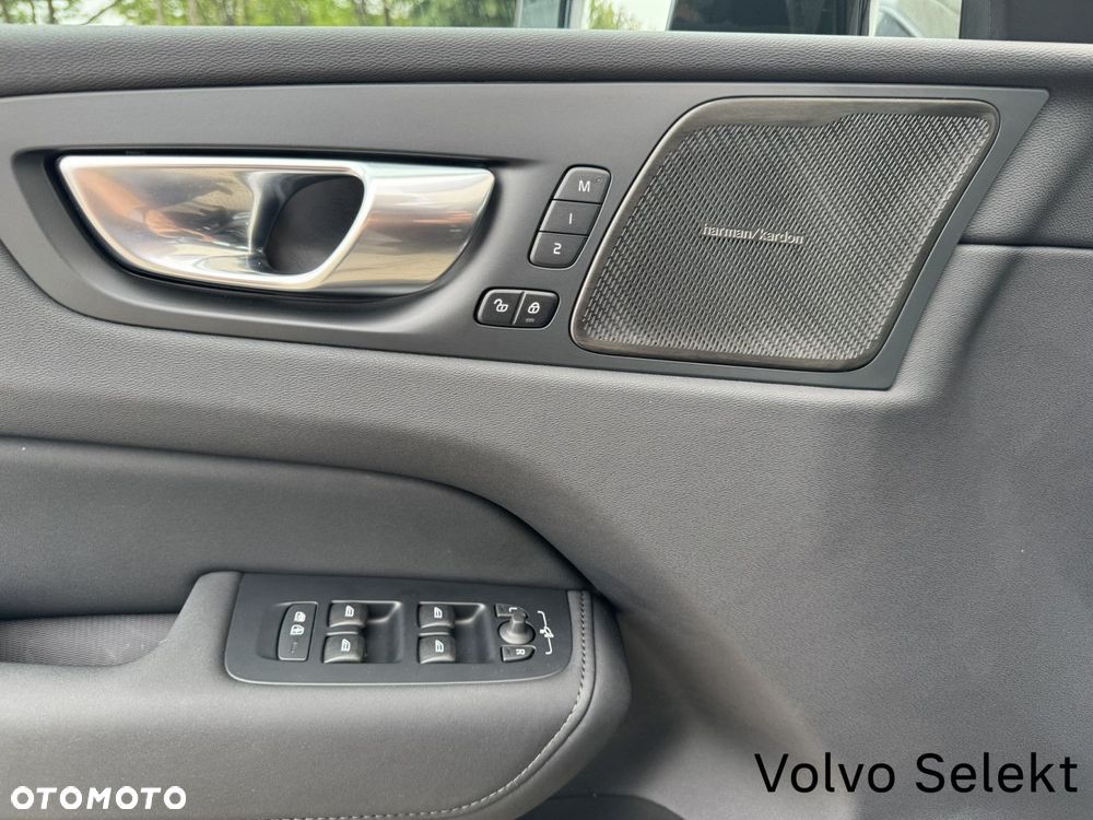 Volvo XC 60 B5 B AWD Plus Dark - 28
