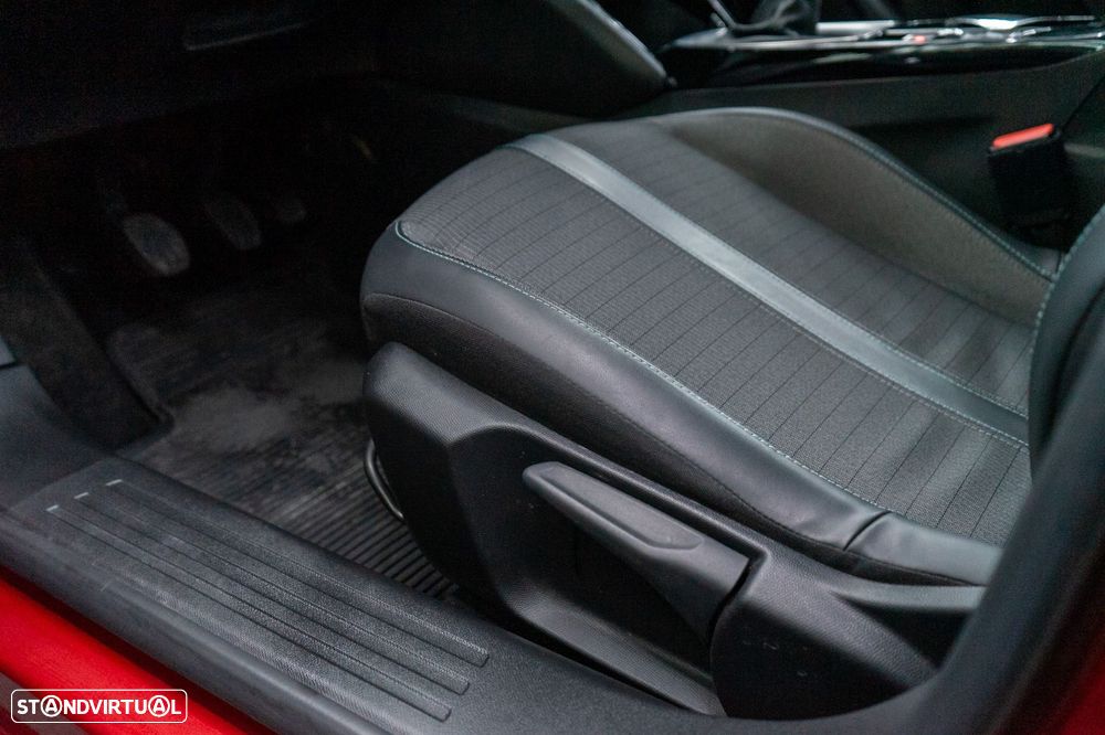 Peugeot 2008 BlueHDi 130 EAT8 Allure Pack - 24