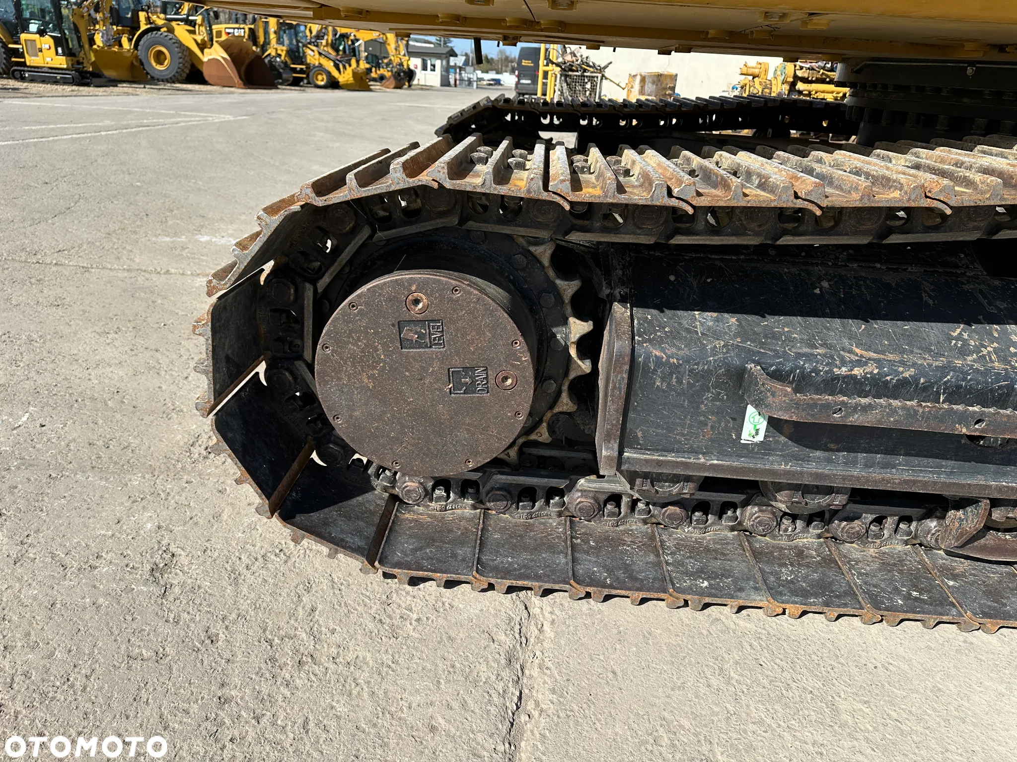 Caterpillar 323 - 24