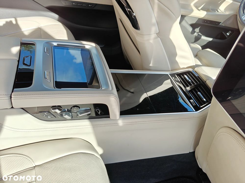 BMW Seria 7 M760Li xDrive - 27
