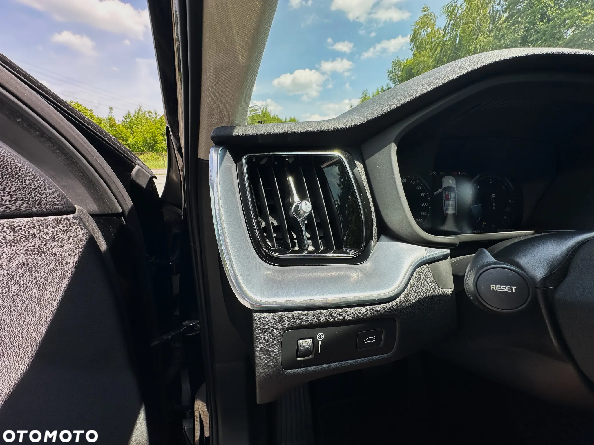 Volvo XC 60 D4 Momentum Pro - 30