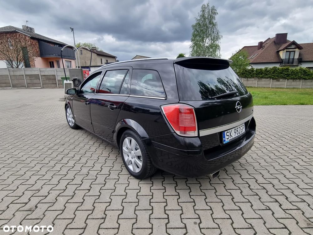 Opel Astra 2.0 T Cosmo - 7