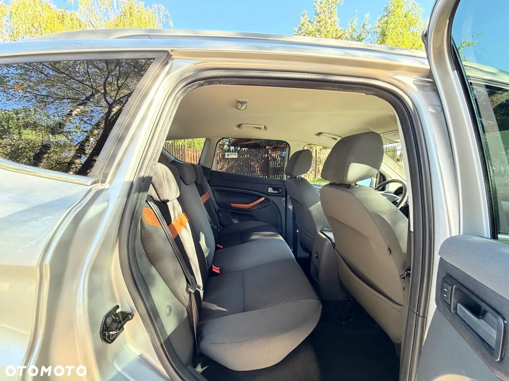 Ford Kuga 2.0 TDCi 2x4 Titanium - 30
